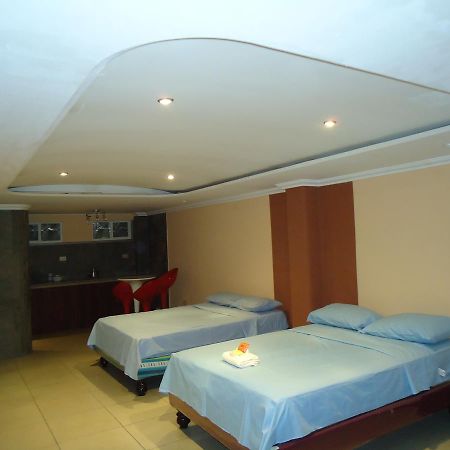 Hostaling Guayaquil Mercedes Bagian luar foto