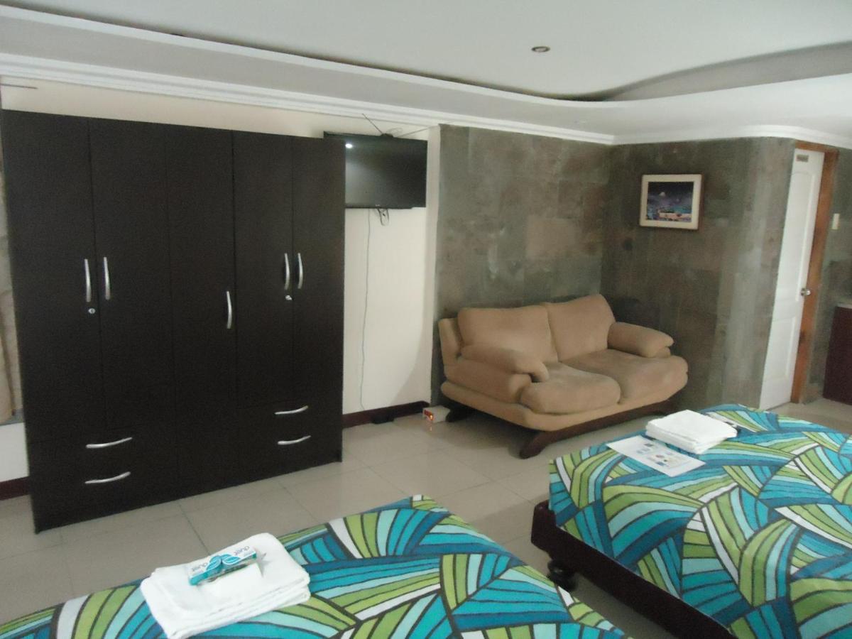 Hostaling Guayaquil Mercedes Bagian luar foto