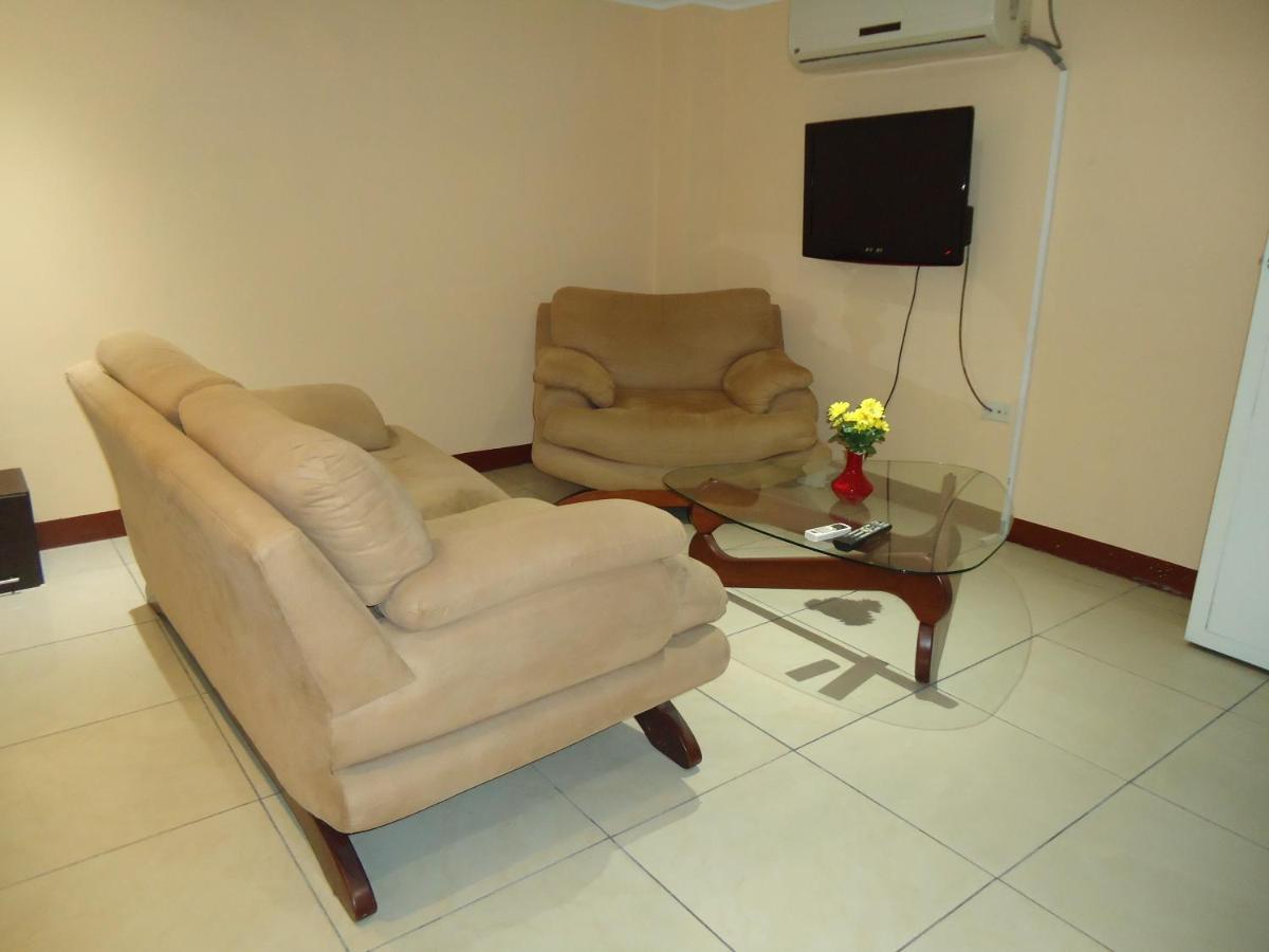 Hostaling Guayaquil Mercedes Bagian luar foto