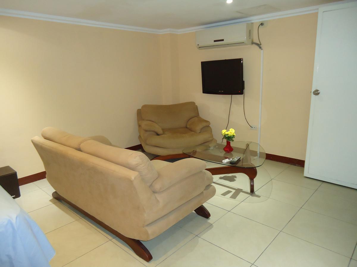 Hostaling Guayaquil Mercedes Bagian luar foto